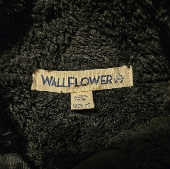 Wallflower Sherpa Pullover in Black - Picture 3 of 7